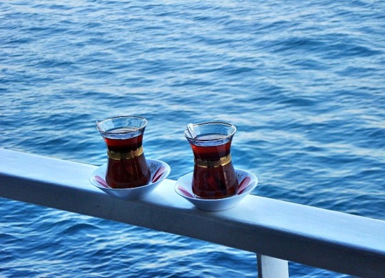 4-sehir-hatlari-vapurunda-cay-sefasi
