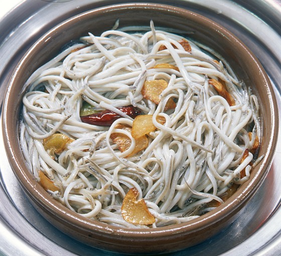 guvecte-yilan-baligi-angulas
