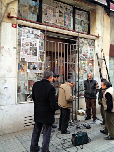 İstiklal Caddesindeki İnci Pastanesi Kapatıldı (12.2012)