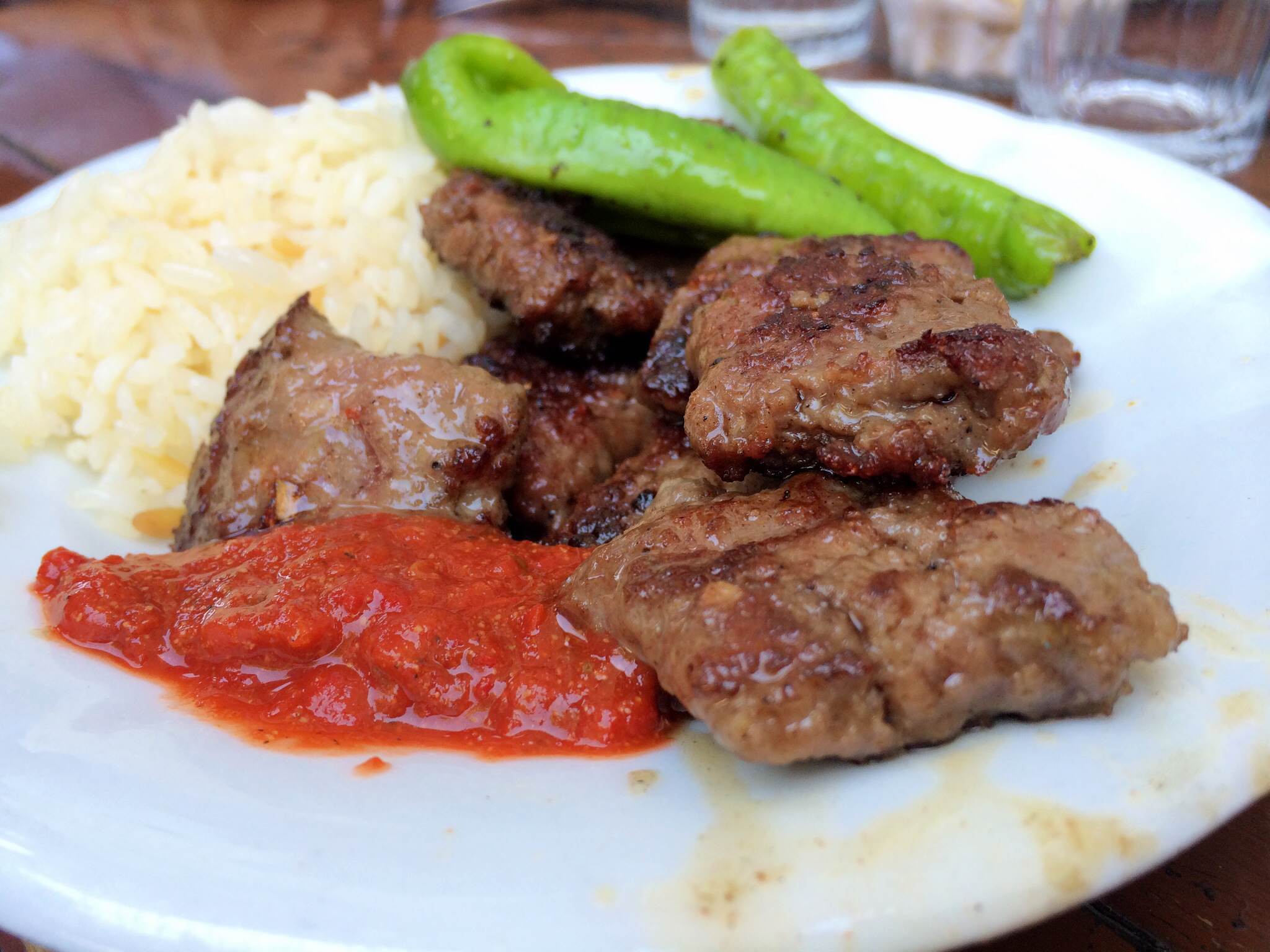 kofte-harbiyiyorum-balat-lezzet-turu