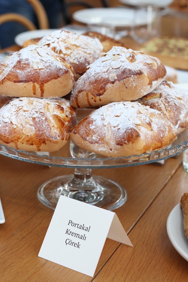 portakalli_kremali_corek_beyaz_firin
