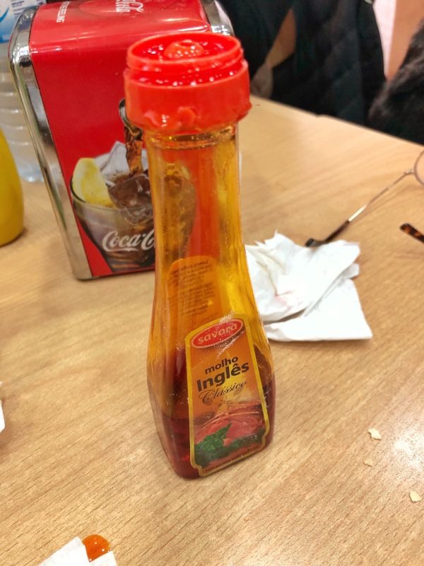 Acı biber yağı şişesi