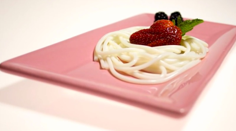beyaz-cikolatali-spaghetti-molekuler-gastronomi