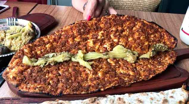 Cevizli Lahmacun Nasıl Yapılır?