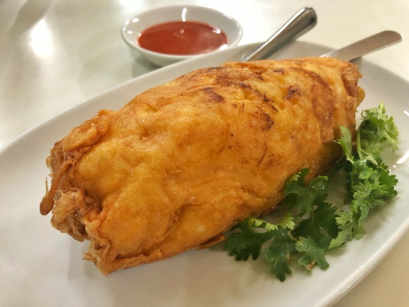 1 Michelin Yıldızlı Sokak Yemeği Satıcıs Meşhur Raan Jay Fai'ın imza yemeği: Yengeçli Omlet - Fiyatı: 1000 baht yani yaklaşık 37 USD gibi...