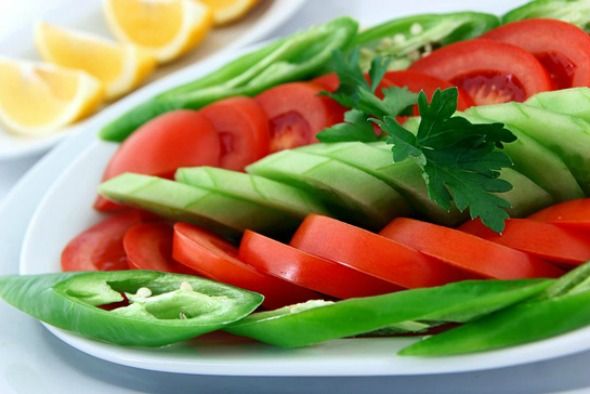Domates ve Salatalık Söğüş Nasıl Yapılır?
