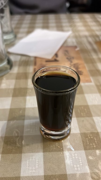 Frici Papa’da yemek sonunda içtiğimiz Unicum