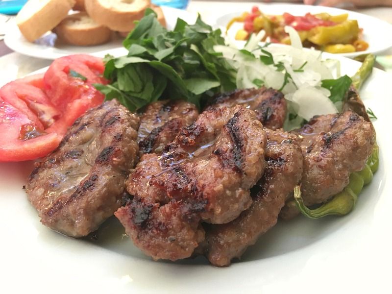 İzmir'de en iyi köfte nerede yenir? B,izim Köfteci Hidayet