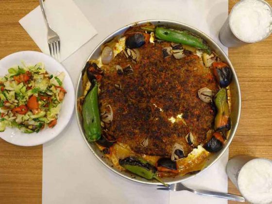 Kapalıçarşı’nın En Harbi Lezzet Mekanları Rejon Kebap Kilis Tava