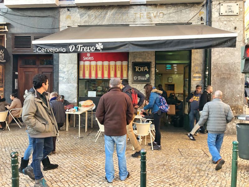 O trevo isimli restoranın dış mekan cephesi