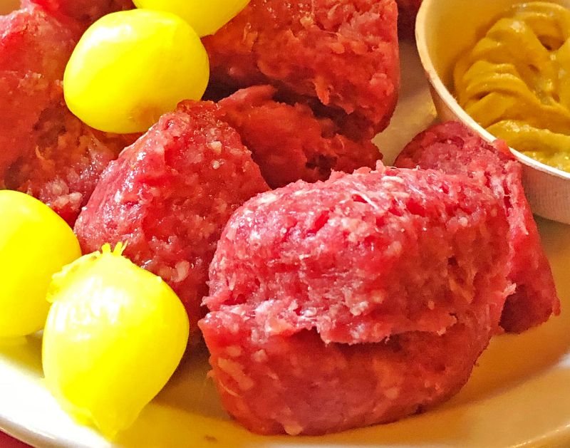 Ossenworst (Çiğ Sosis) Nedir?