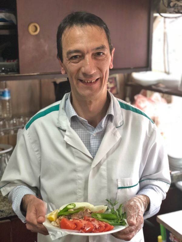Murat Usta Elinde Kelle Söğüş Tabağı ile... Kuzu Kelle Söğüş Ustası