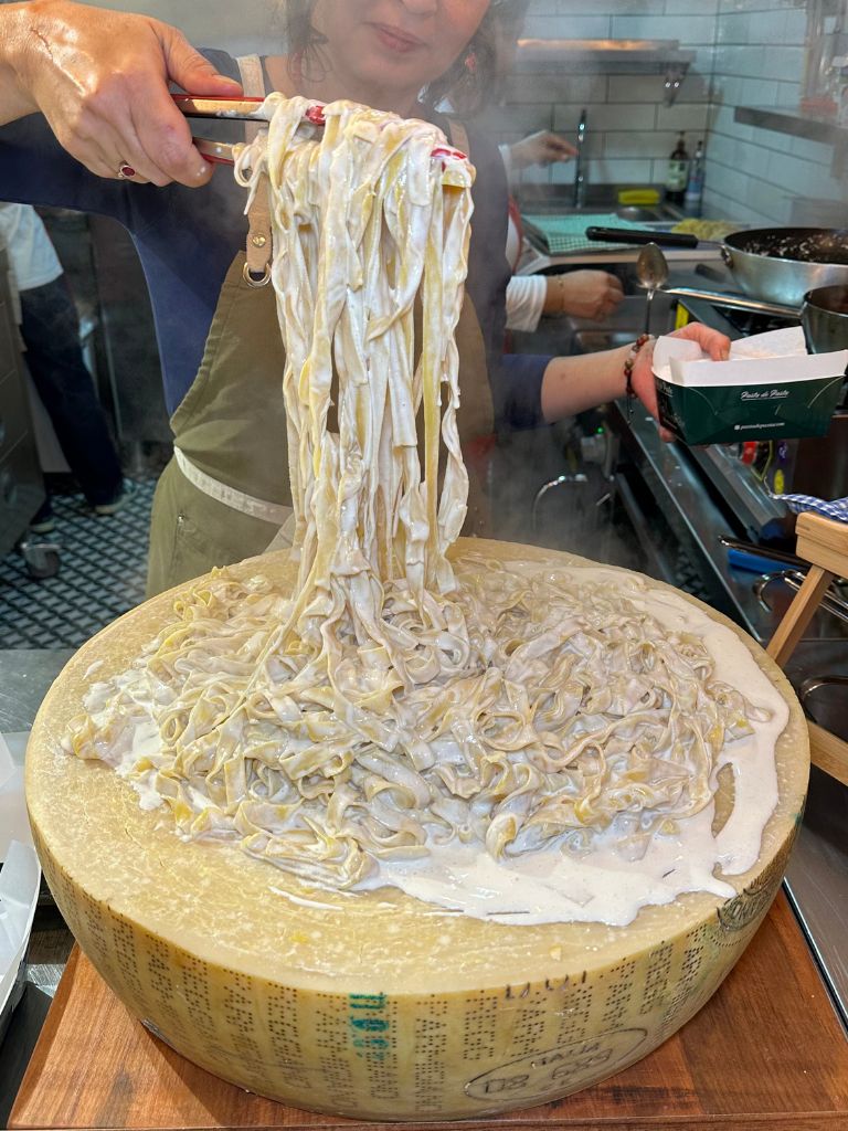 parmesan-tekerinde-makarna