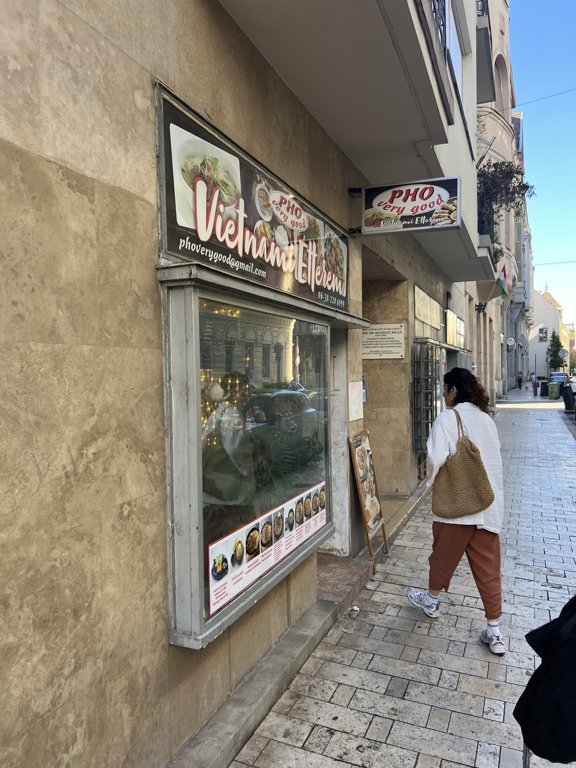 Budapeşte’de Pho Very Good restoranının sokaktan görünümü