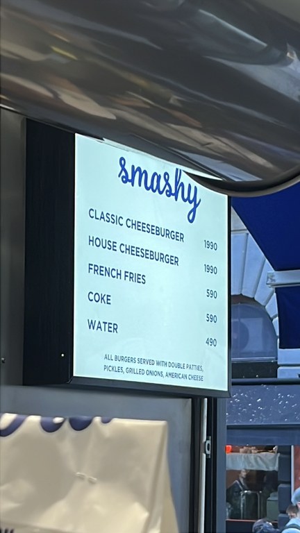 Smashy ziyaret menüsünde Classic ve House Cheeseburger fiyatları